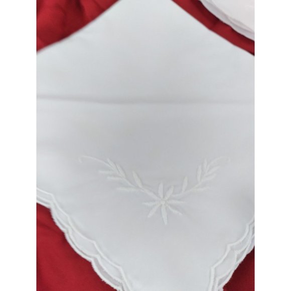 16 Pcs- Embroidered Floral off-white linen? 8 Placemats & 8 matching Napkins - Picture 9 of 12